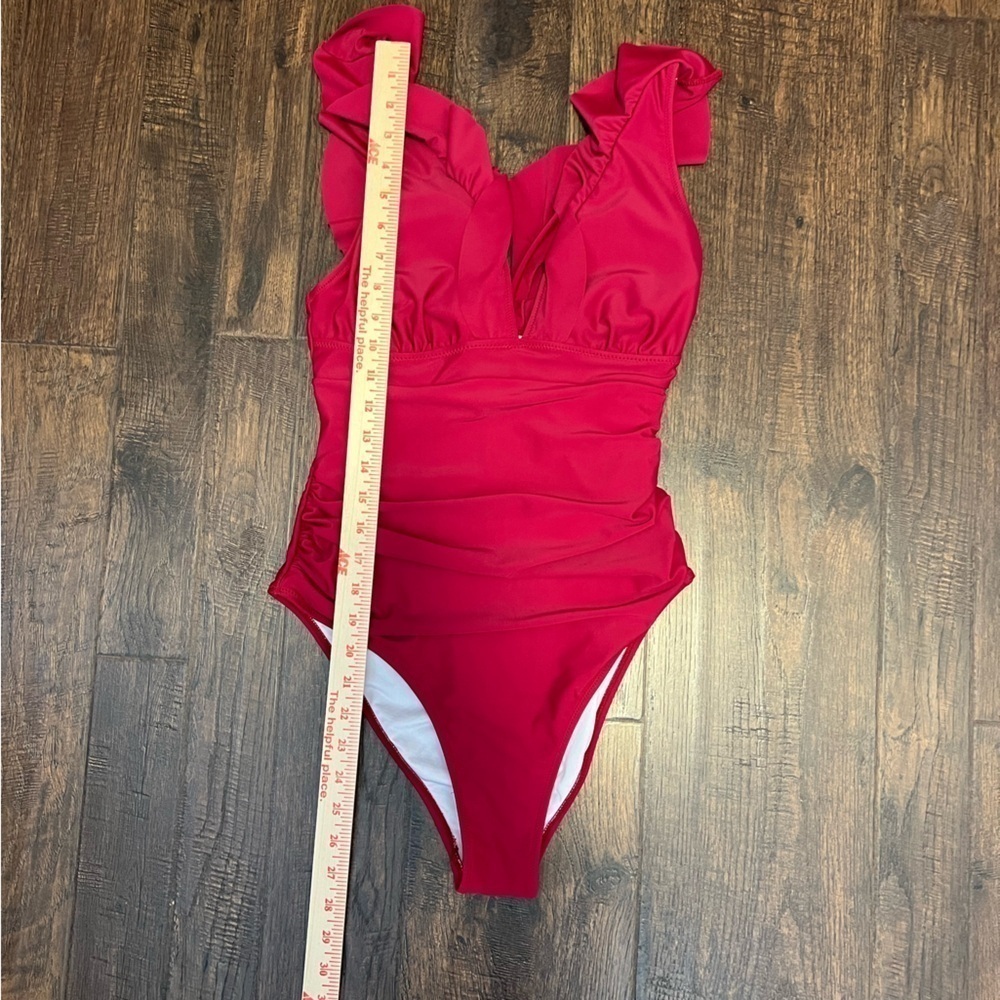 CUPSHE Summer Seaside Ruffled Ruched Plunge Tummy Control One Piece Swimsuit - Picture 9 of 11